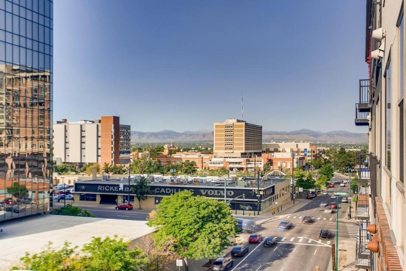Apartment Landing Modern With Amazing Amenities *