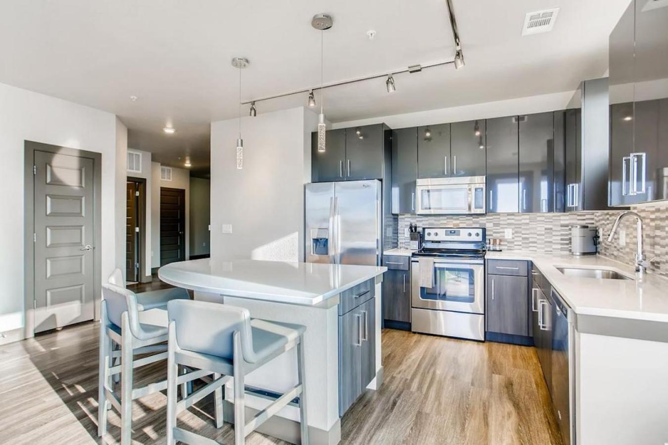 Landing Modern With Amazing Amenities *