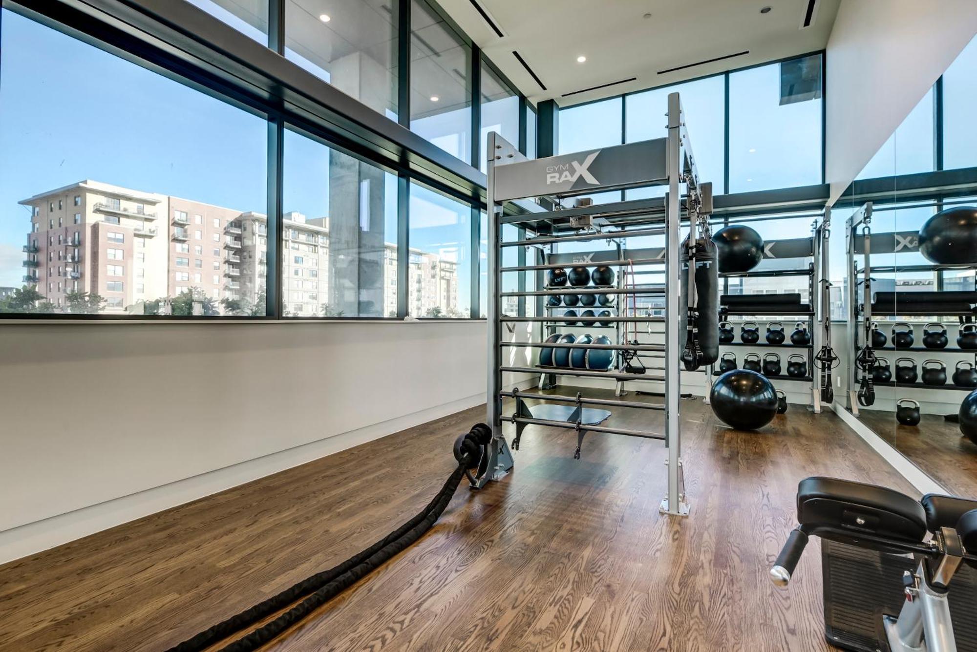 Mint House - Downtown Union Station 4*