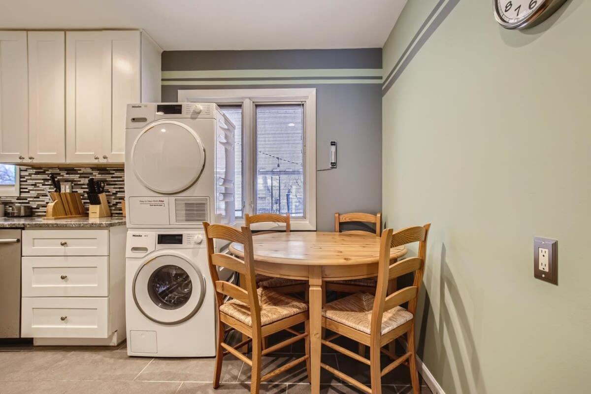 Ranch-style Retreat Walk To Light Rail Holiday home Denver