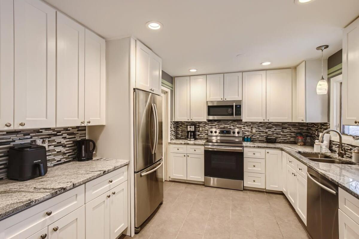 Ranch-style Retreat Walk To Light Rail *