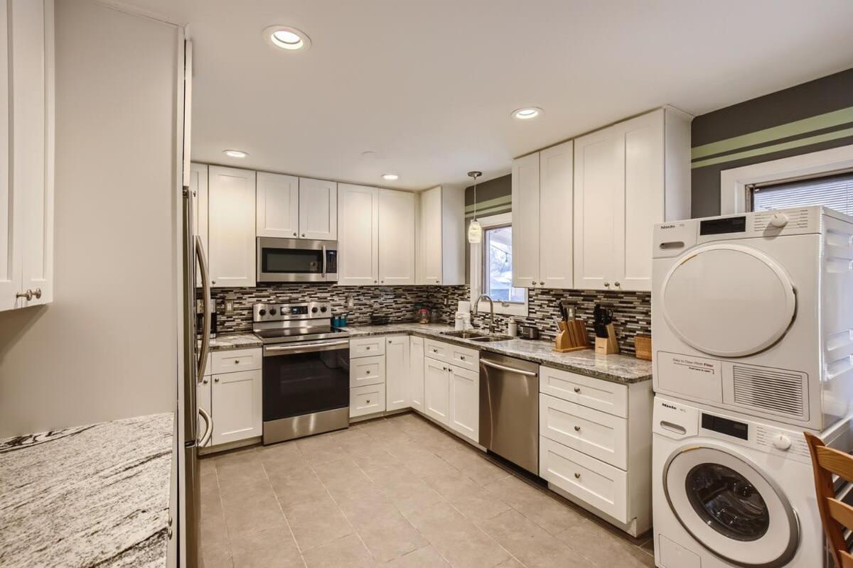 Holiday home Ranch-style Retreat Walk To Light Rail *