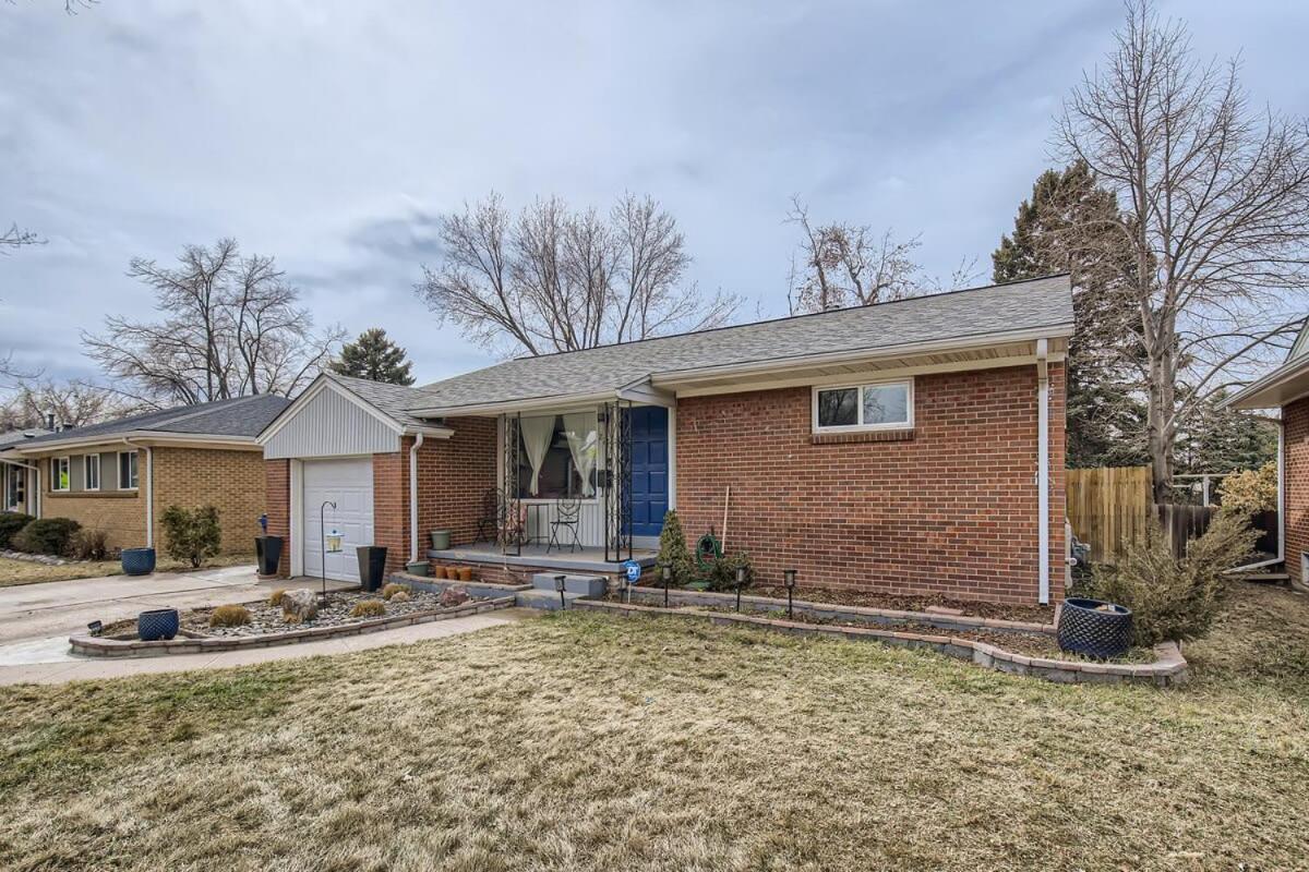 Holiday home Ranch-style Retreat Walk To Light Rail *