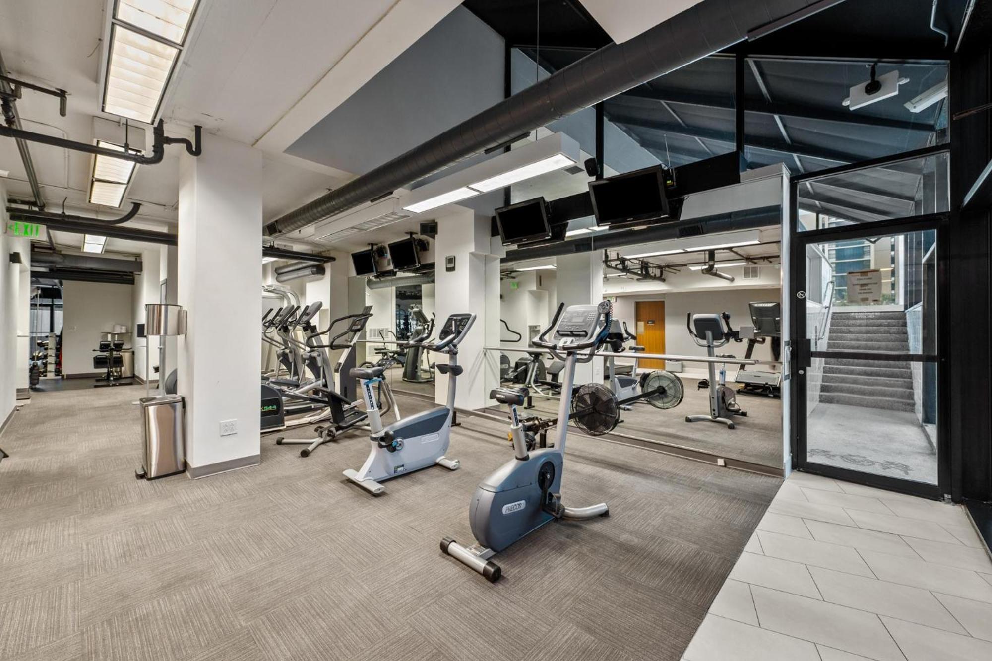 Apartment 1777 Larimer St #903 *