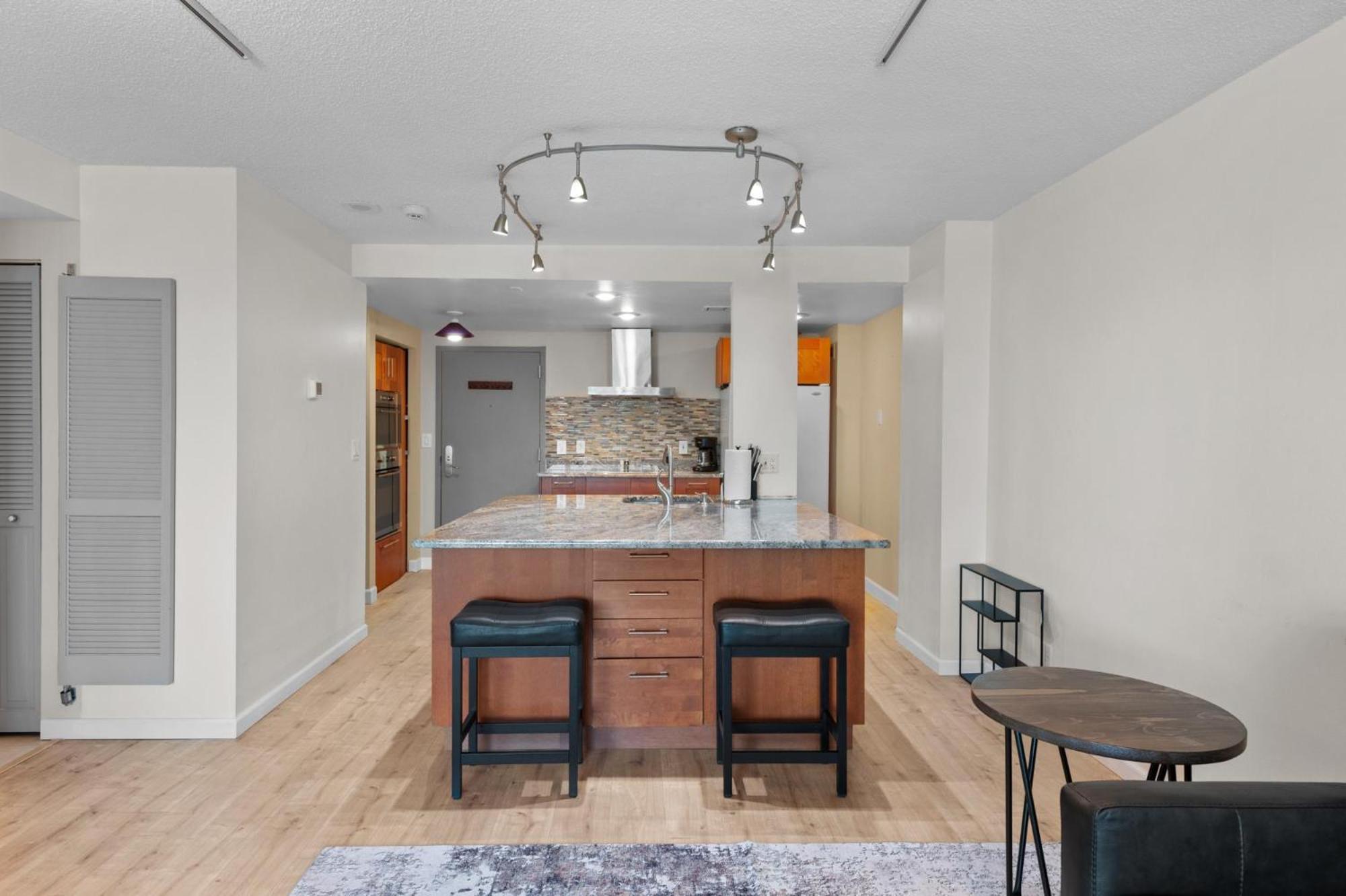 Apartment 1777 Larimer St #903 *