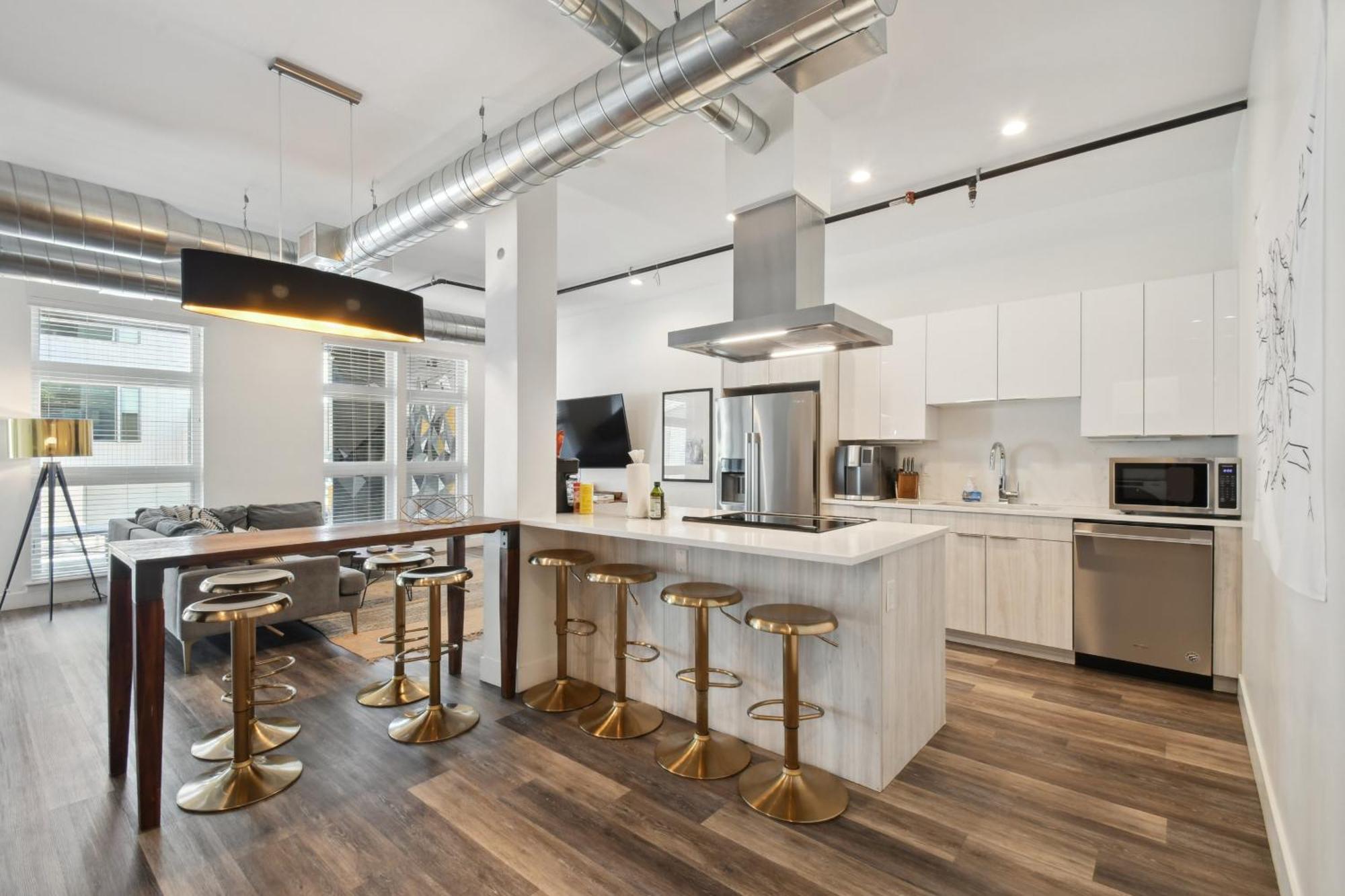 3198: Urban Cowboy Escape At Rino Art Lofts *