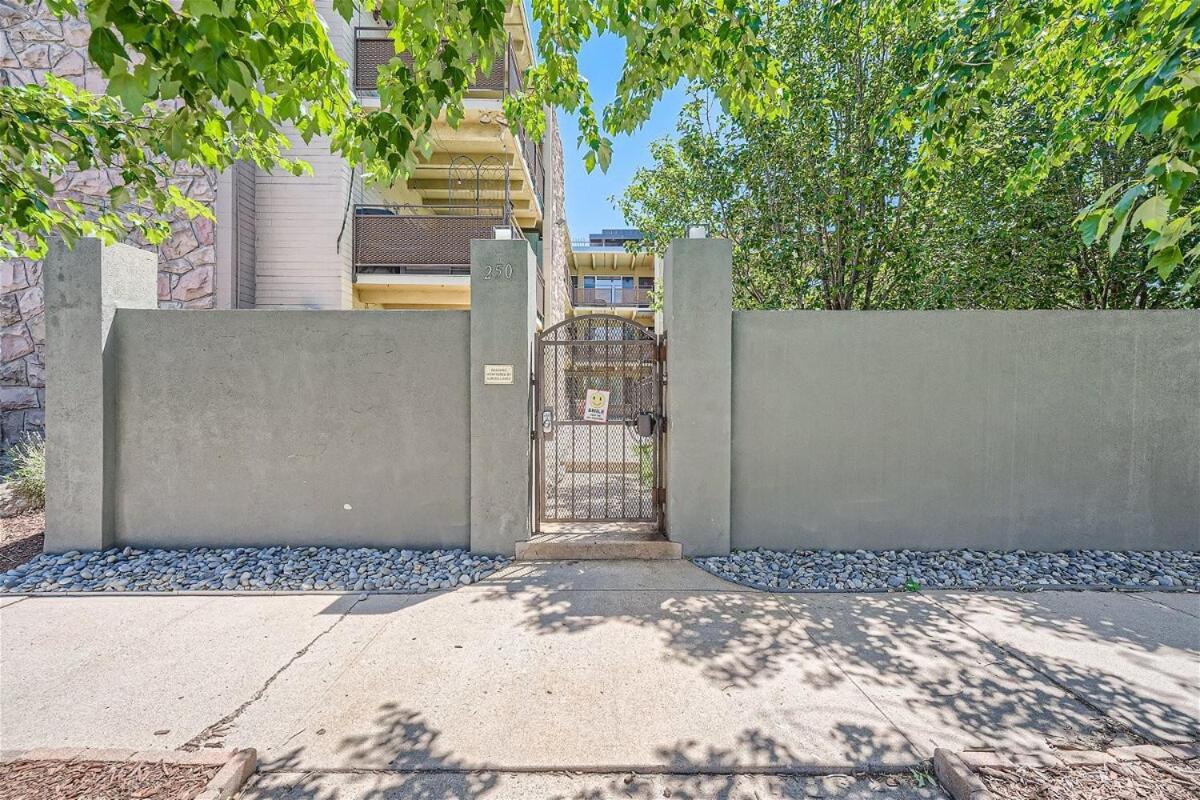 The Pink Pearl 1bd 30 Day Pool Wash Park West Apartment Denver