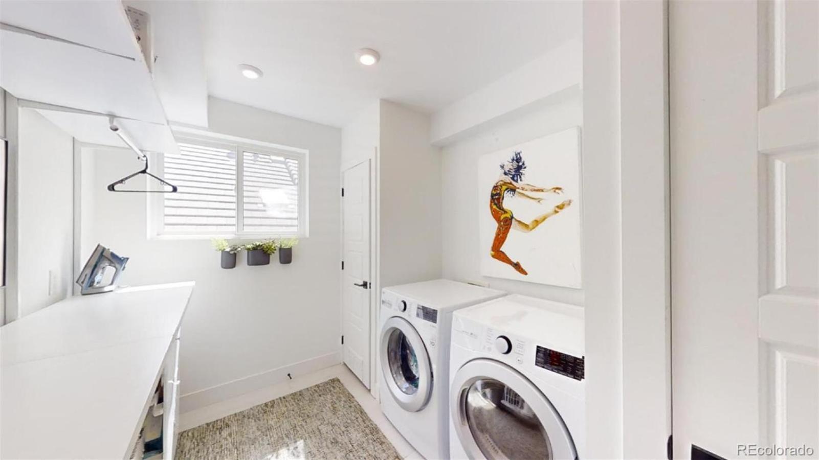 Luxurious, Modern Townhome 5 Minute Walk From Cherry Creek North Denver