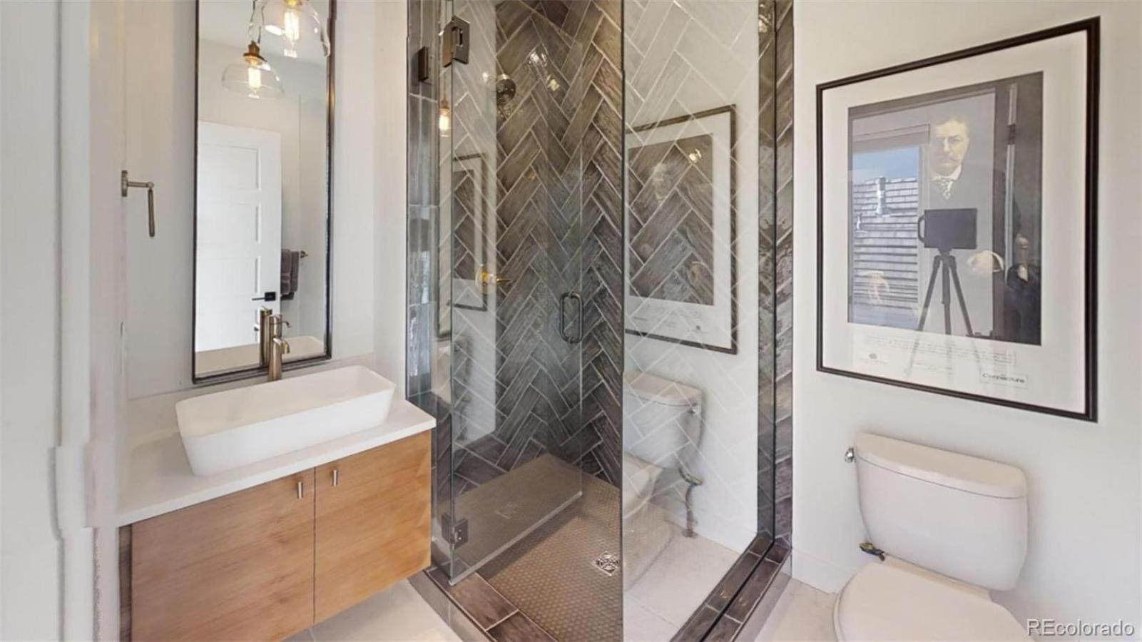 Luxurious, Modern Townhome 5 Minute Walk From Cherry Creek North Denver