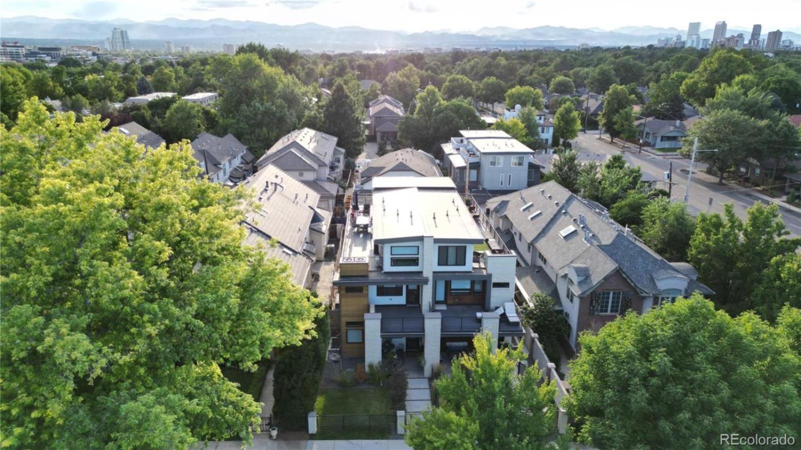 Luxurious, Modern Townhome 5 Minute Walk From Cherry Creek North Holiday home *