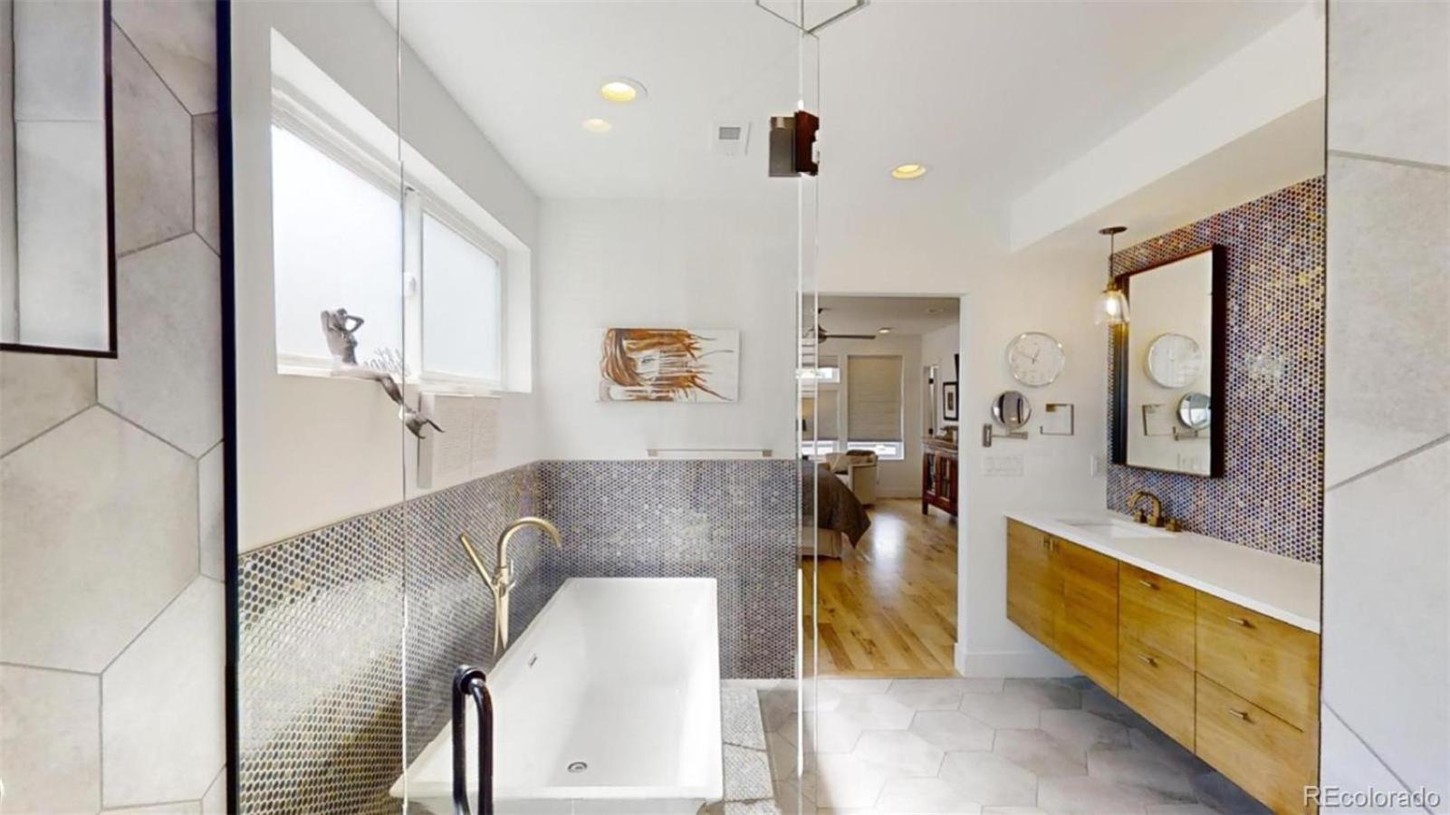 Luxurious, Modern Townhome 5 Minute Walk From Cherry Creek North Denver