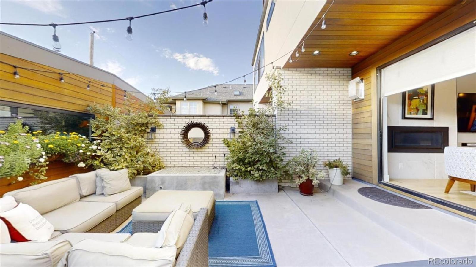 Luxurious, Modern Townhome 5 Minute Walk From Cherry Creek North