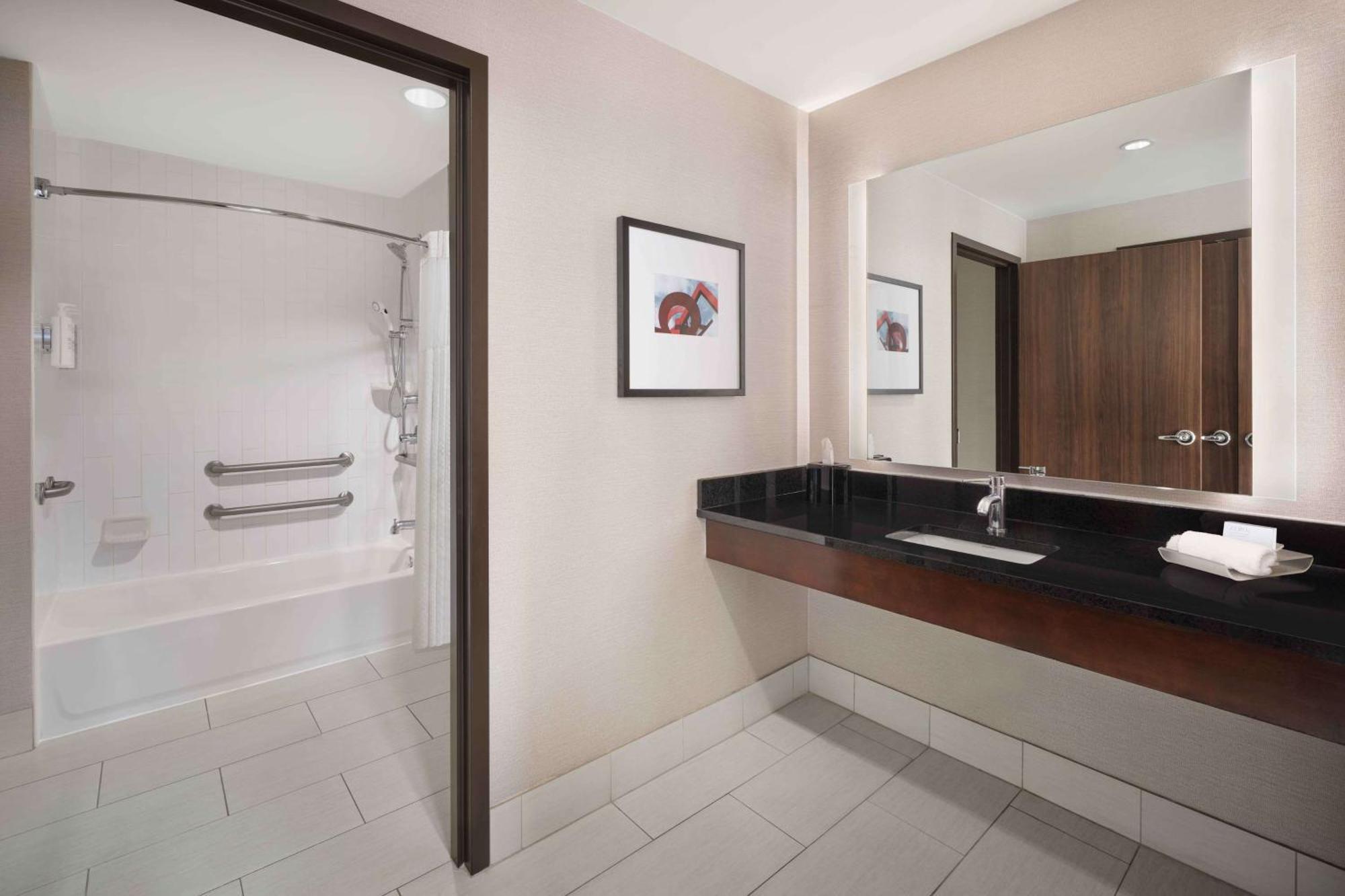 Homewood Suites- Downtown Convention Center Hotel 3*