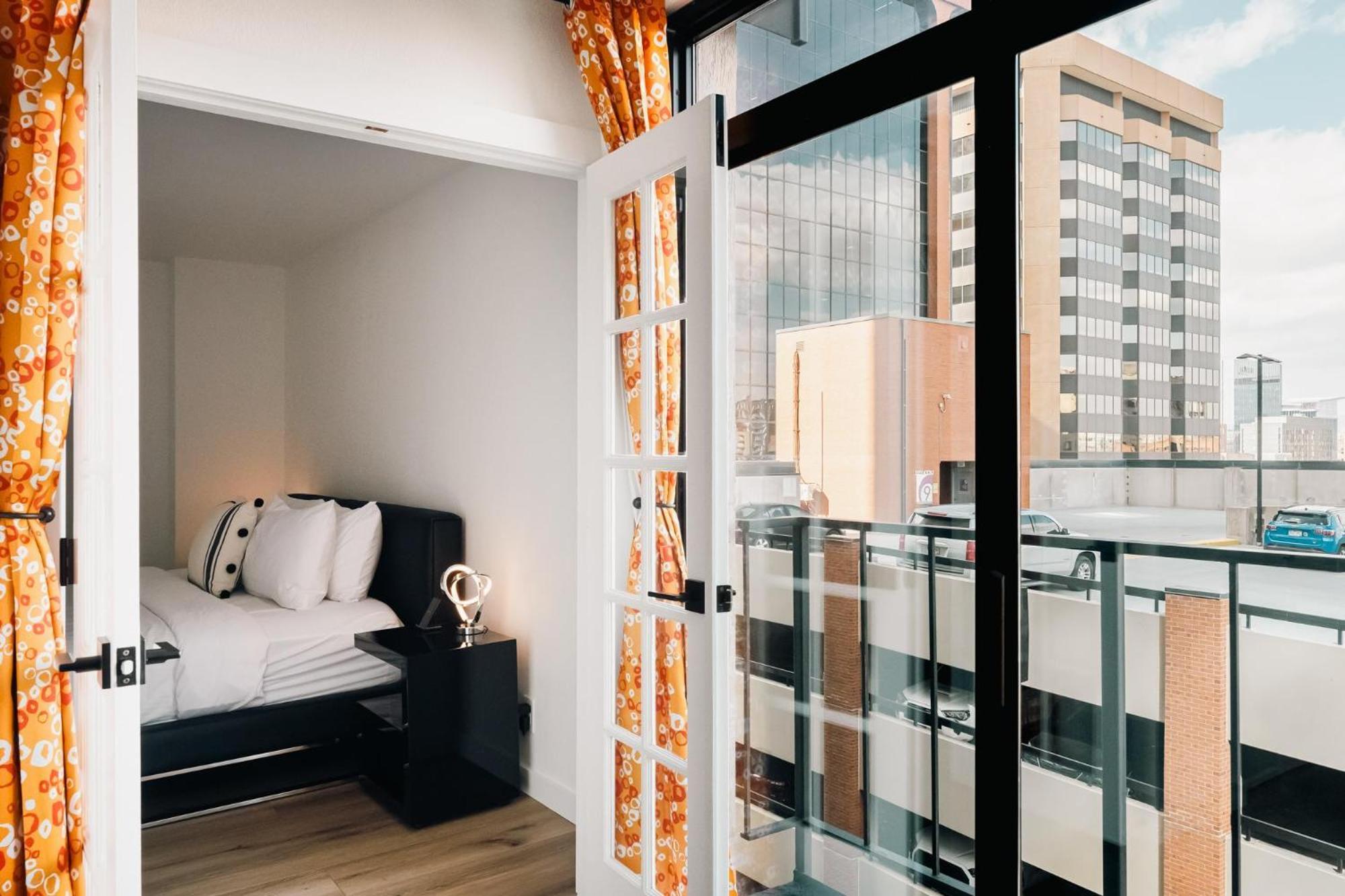 Deluxe Larimer Square Retreat - Walk Everywhere! *