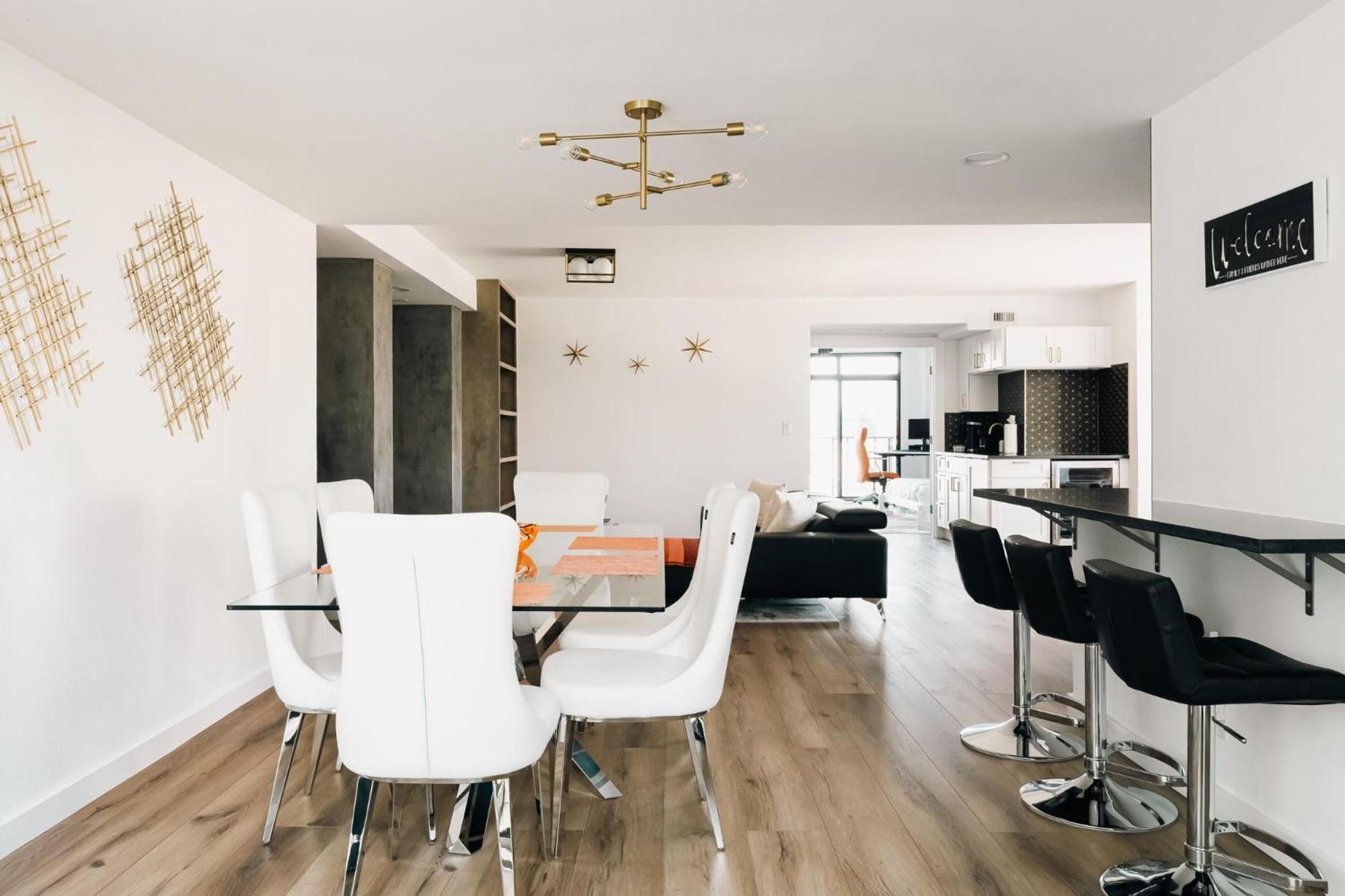 Deluxe Larimer Square Retreat - Walk Everywhere! Denver
