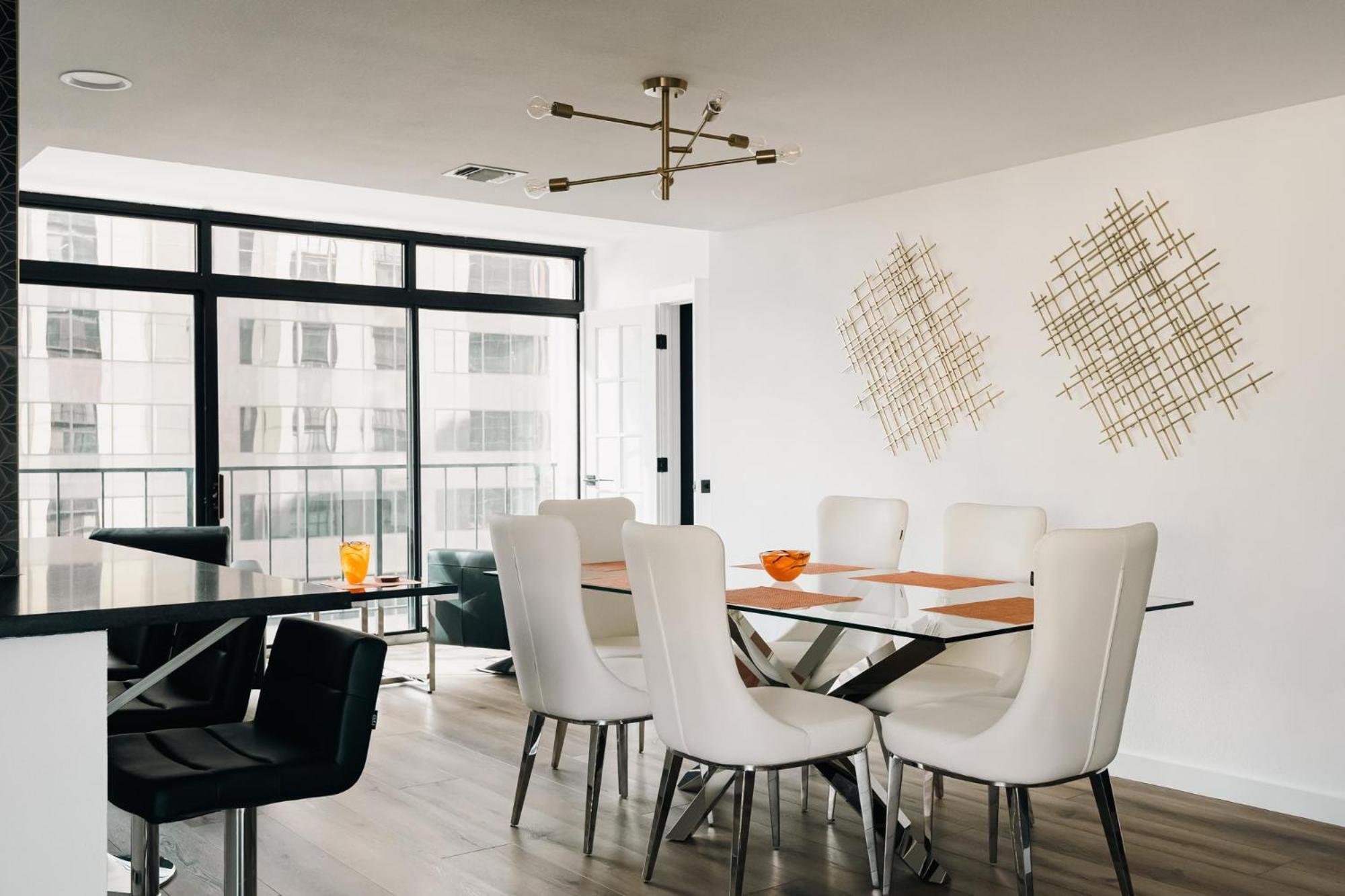 Deluxe Larimer Square Retreat - Walk Everywhere! Denver
