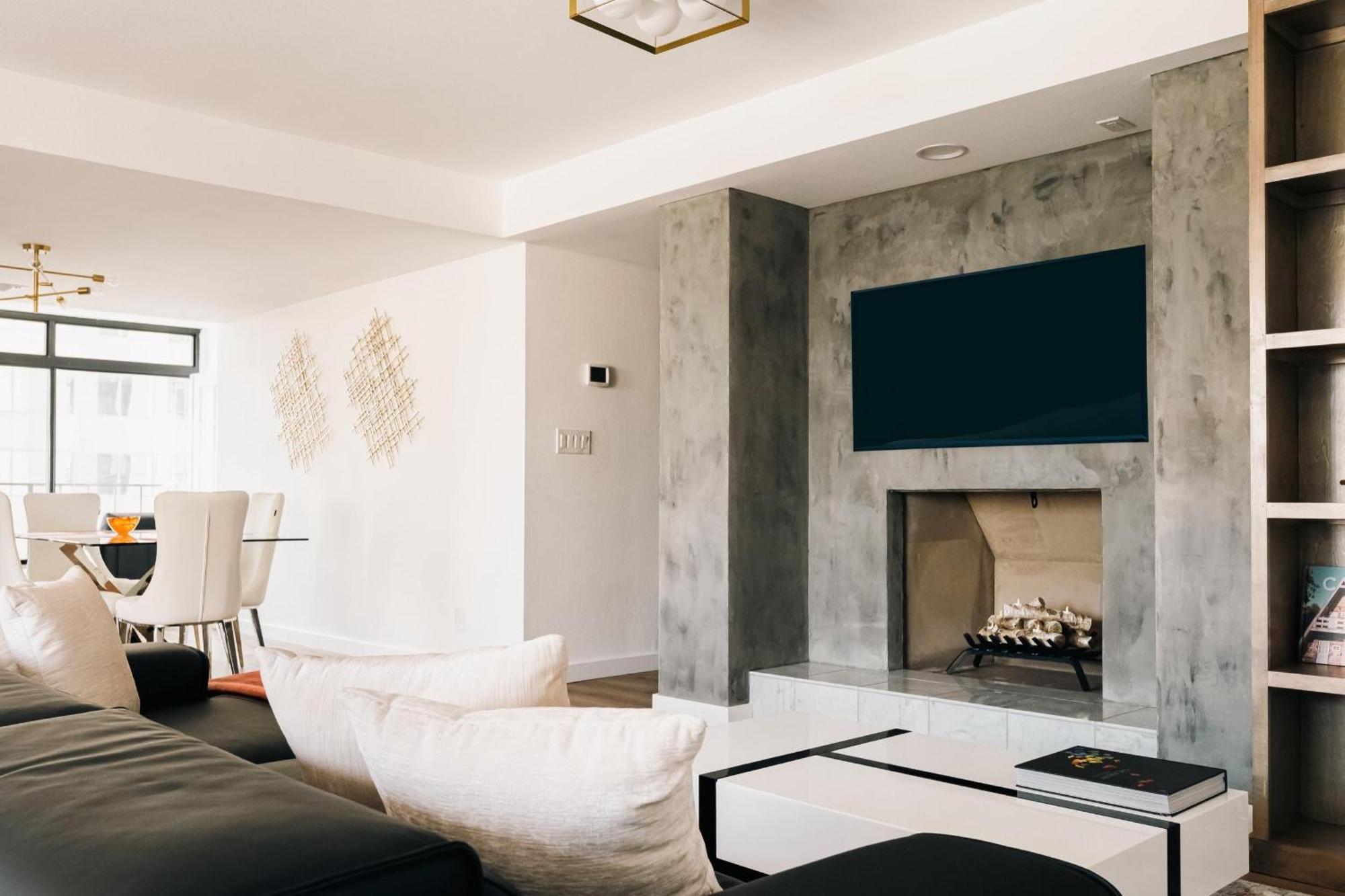 Deluxe Larimer Square Retreat - Walk Everywhere! Denver