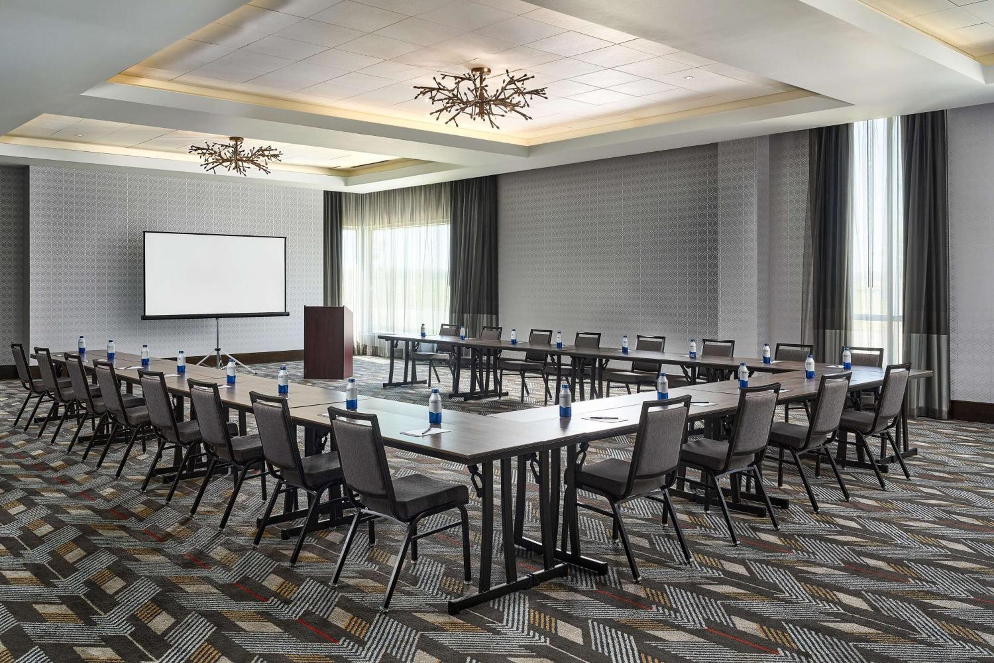 Hyatt Place Pena Station/denver Airport 3*