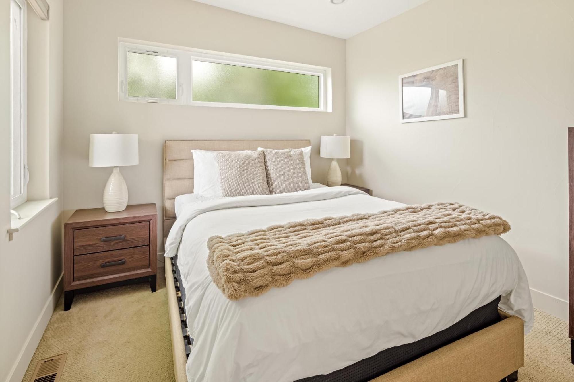 Stunning - Walk Everywhere! Sleeps 6! Villa