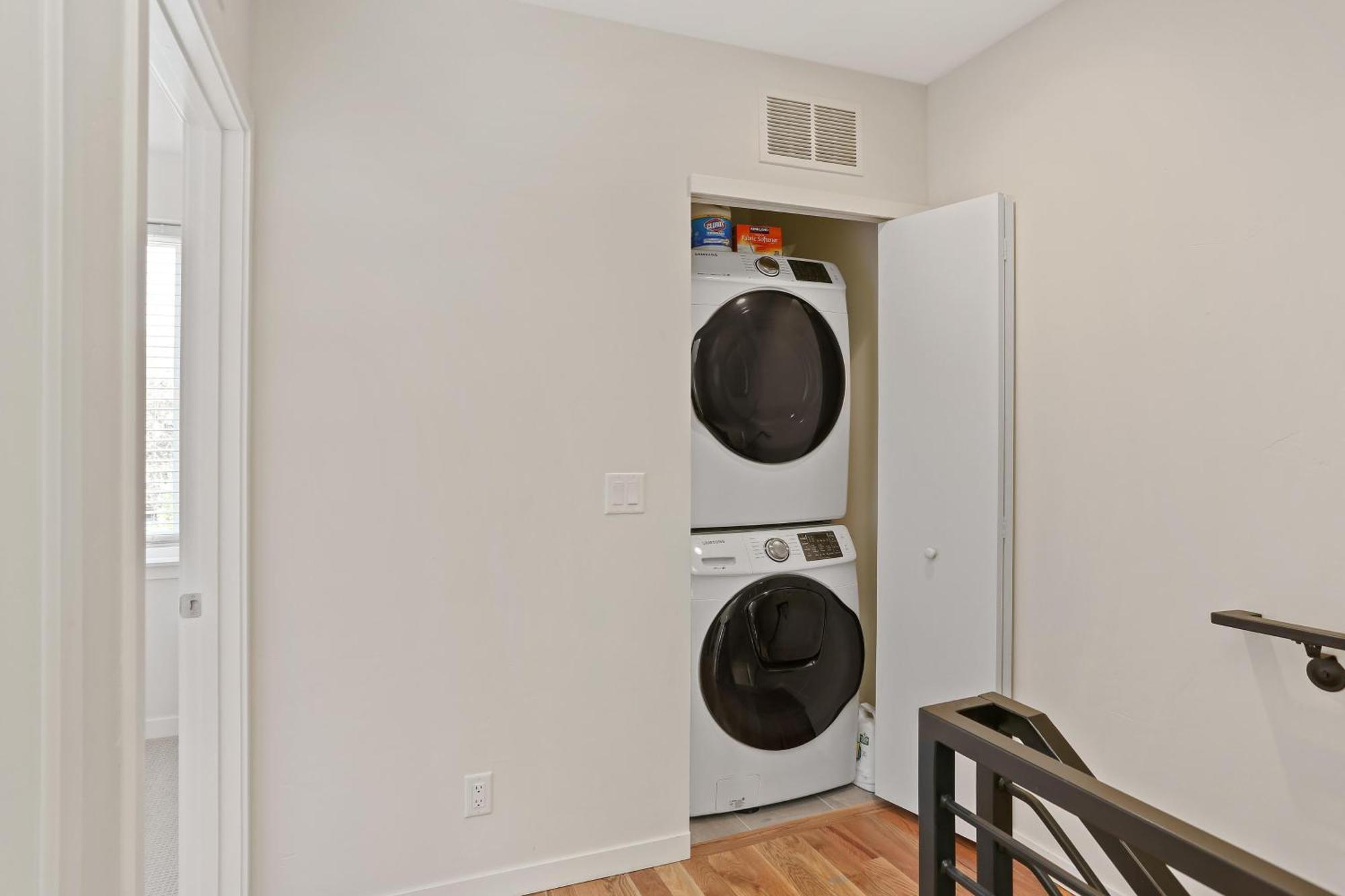 Holiday home Rooftop Townhome | Walk To Sloan's & Stadium