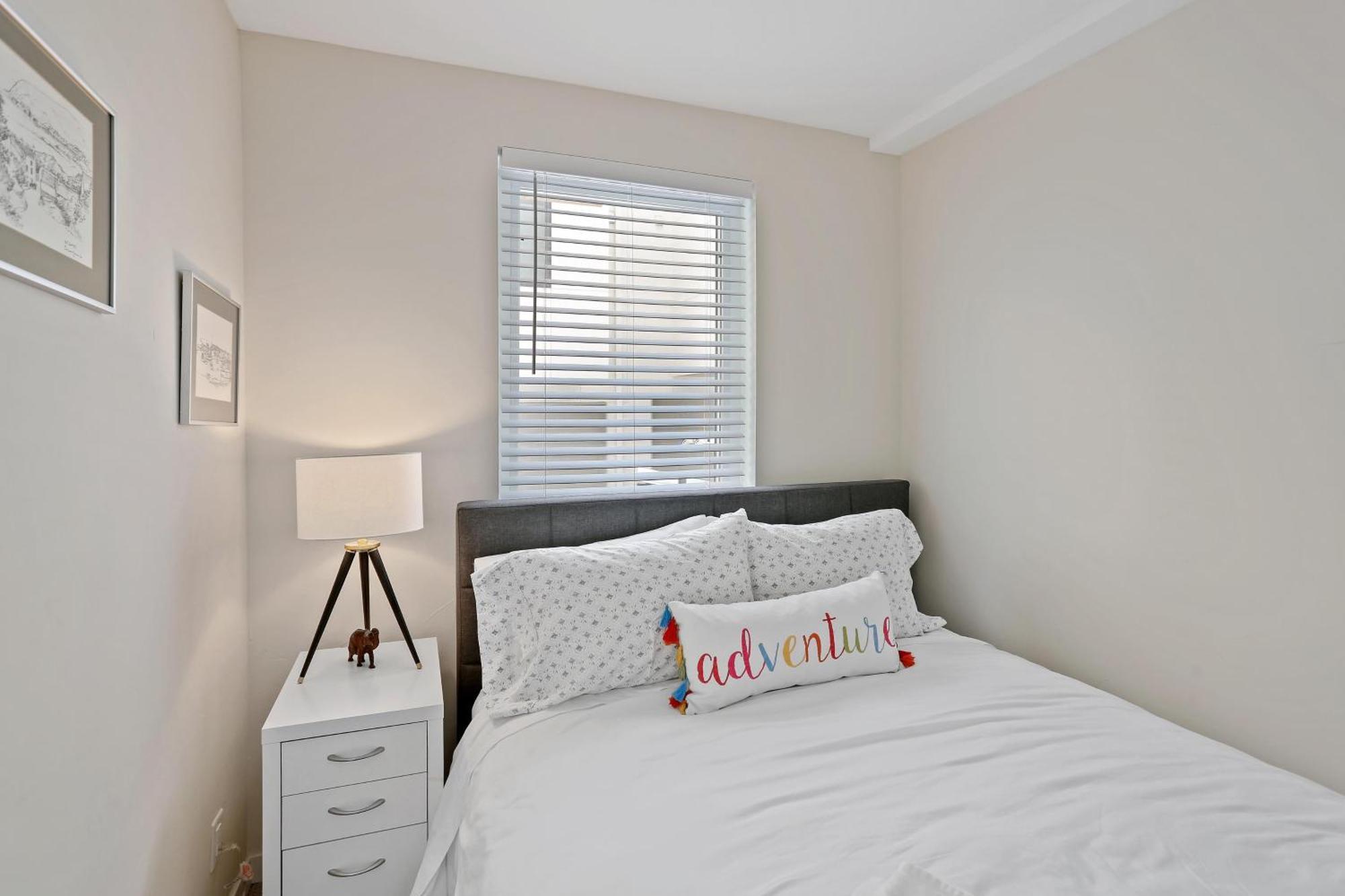 Rooftop Townhome | Walk To Sloan's & Stadium Holiday home *
