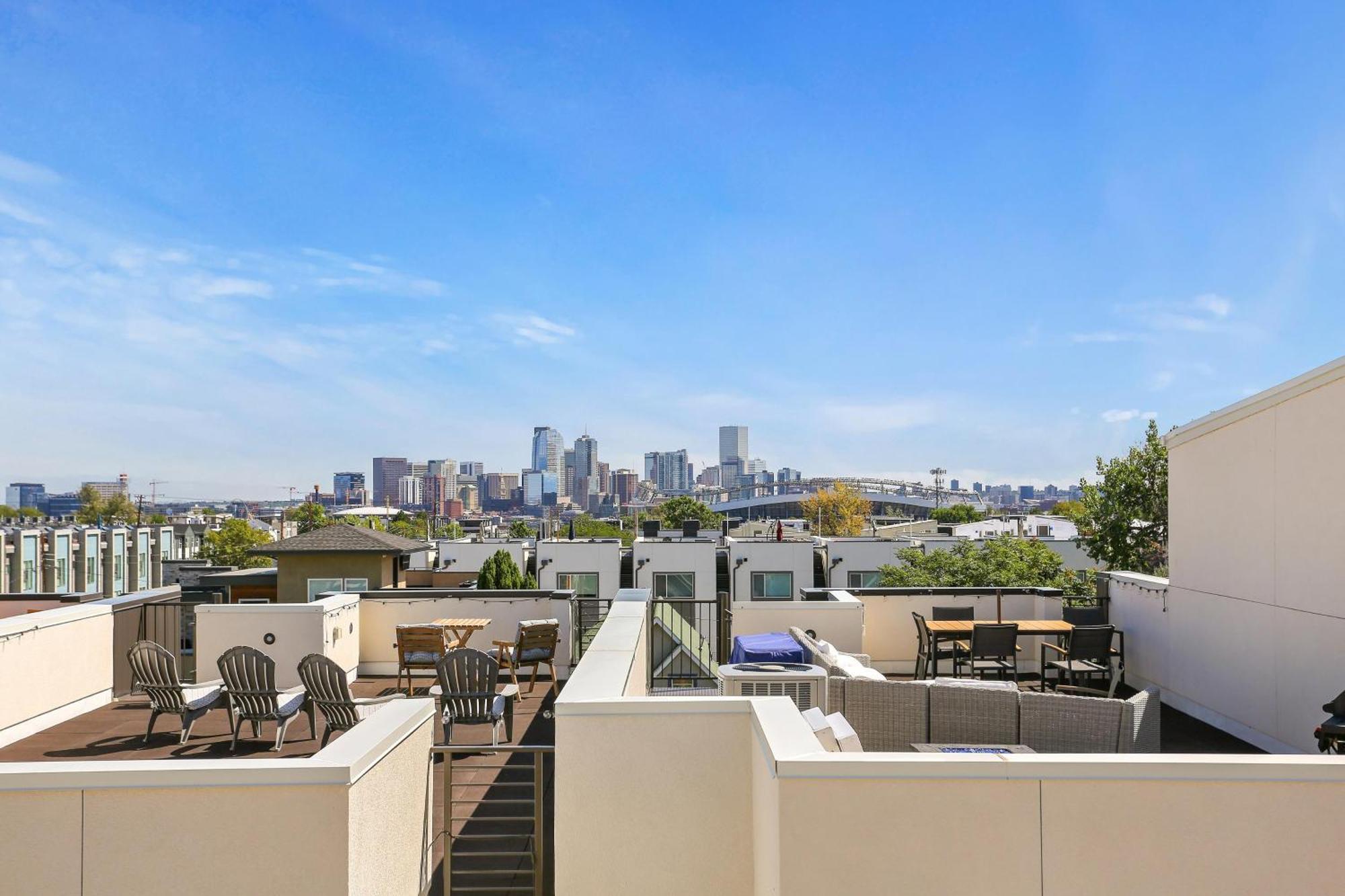 Rooftop Townhome | Walk To Sloan's & Stadium Holiday home *