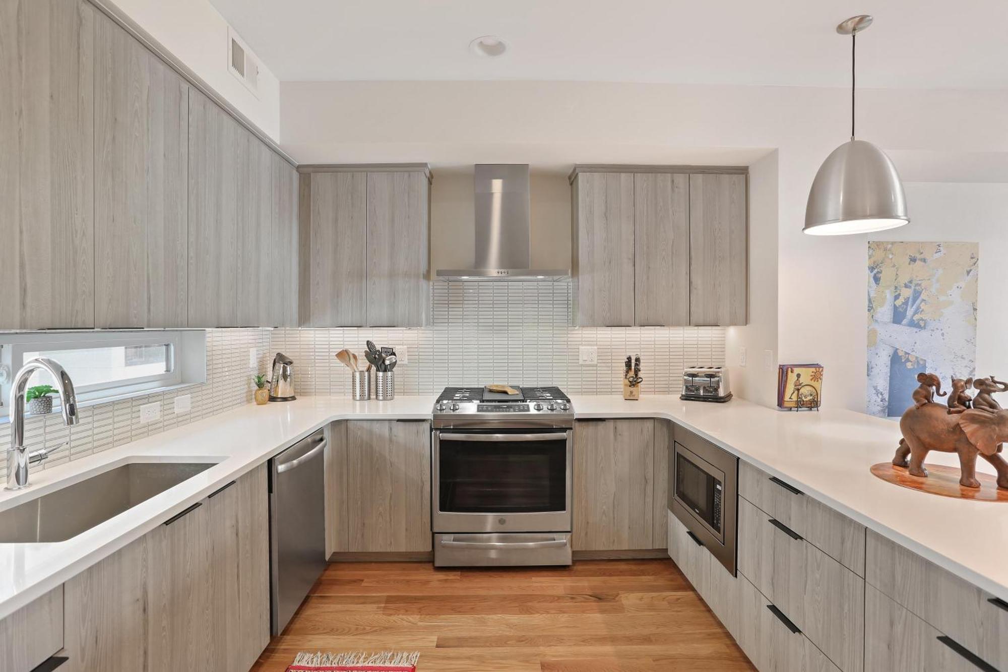 Rooftop Townhome | Walk To Sloan's & Stadium *
