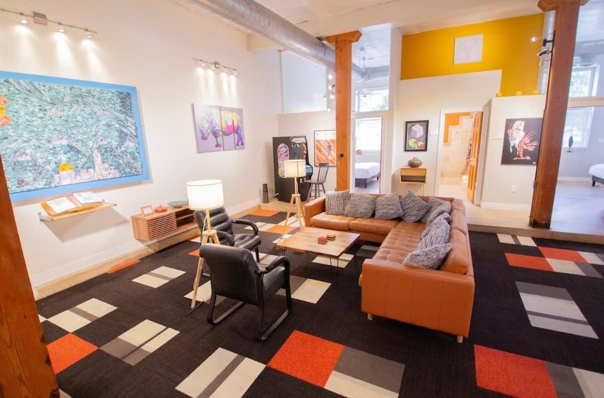 Holiday home Trendy Modern Loft In Rino Art District *