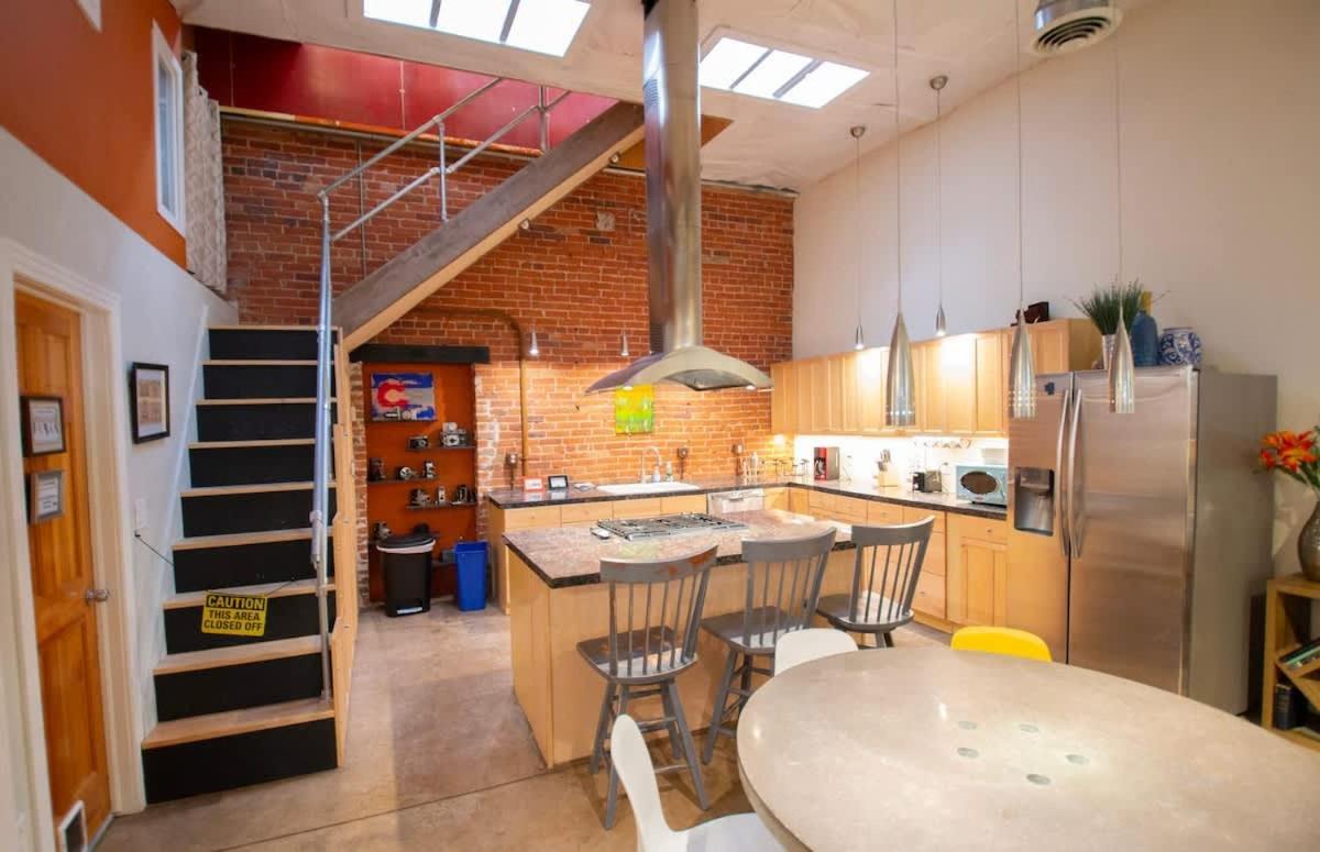 Trendy Modern Loft In Rino Art District Denver