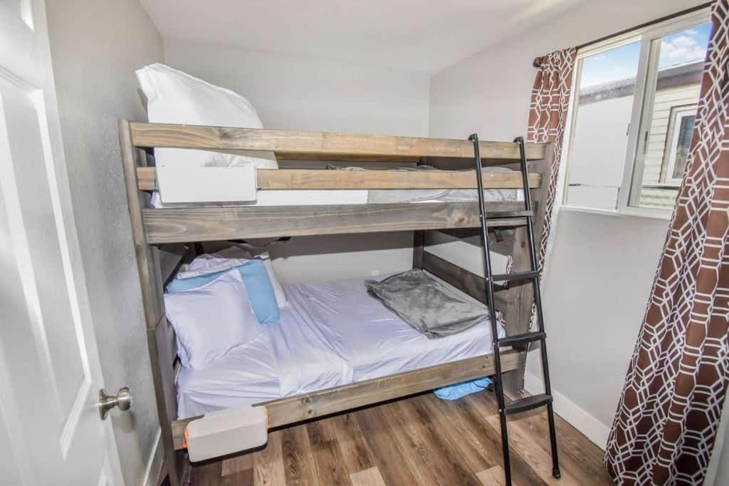 Charming Cowboy Bunkhouse In Holiday home Denver