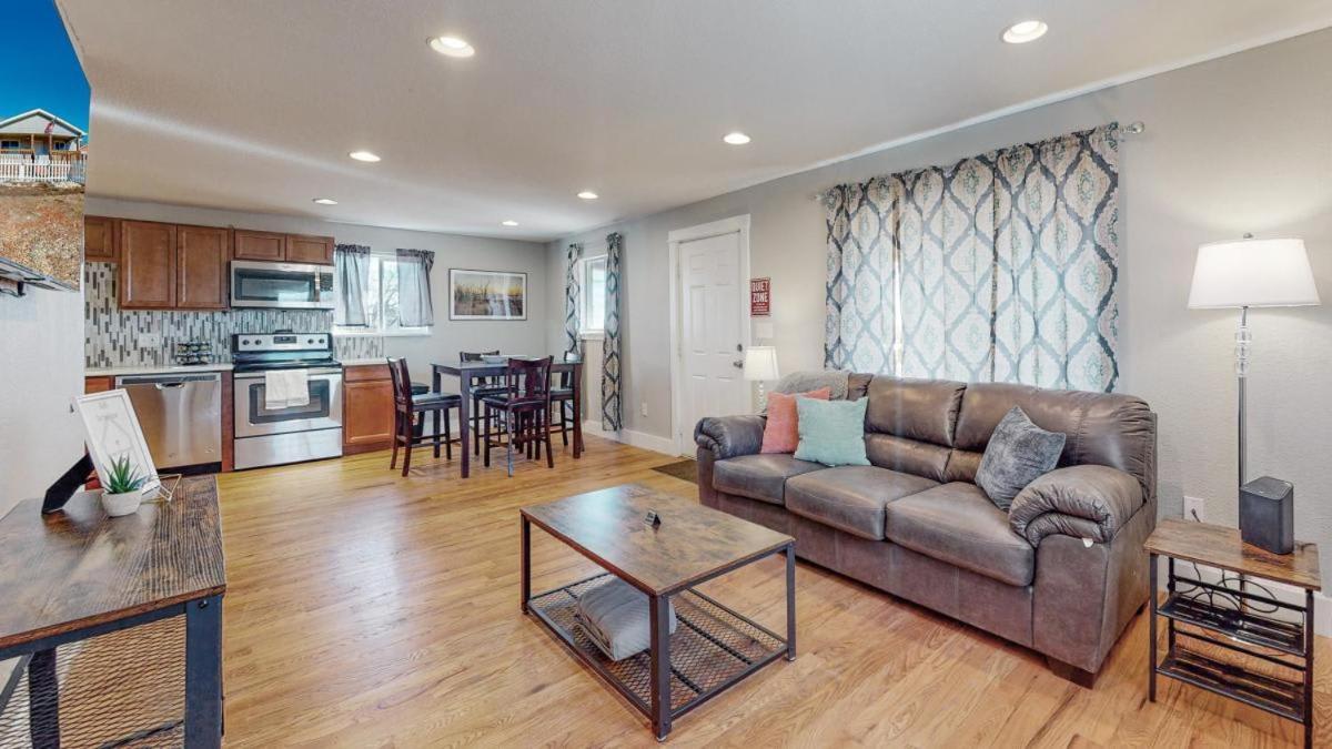 3 Bed With Huge Yard Near Hidden Holiday home Denver