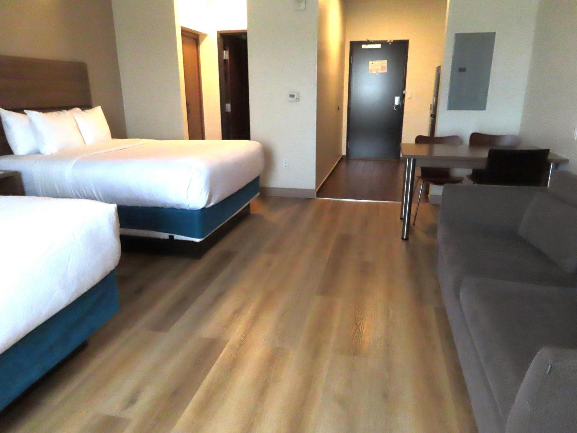 Mainstay International Airport 3*