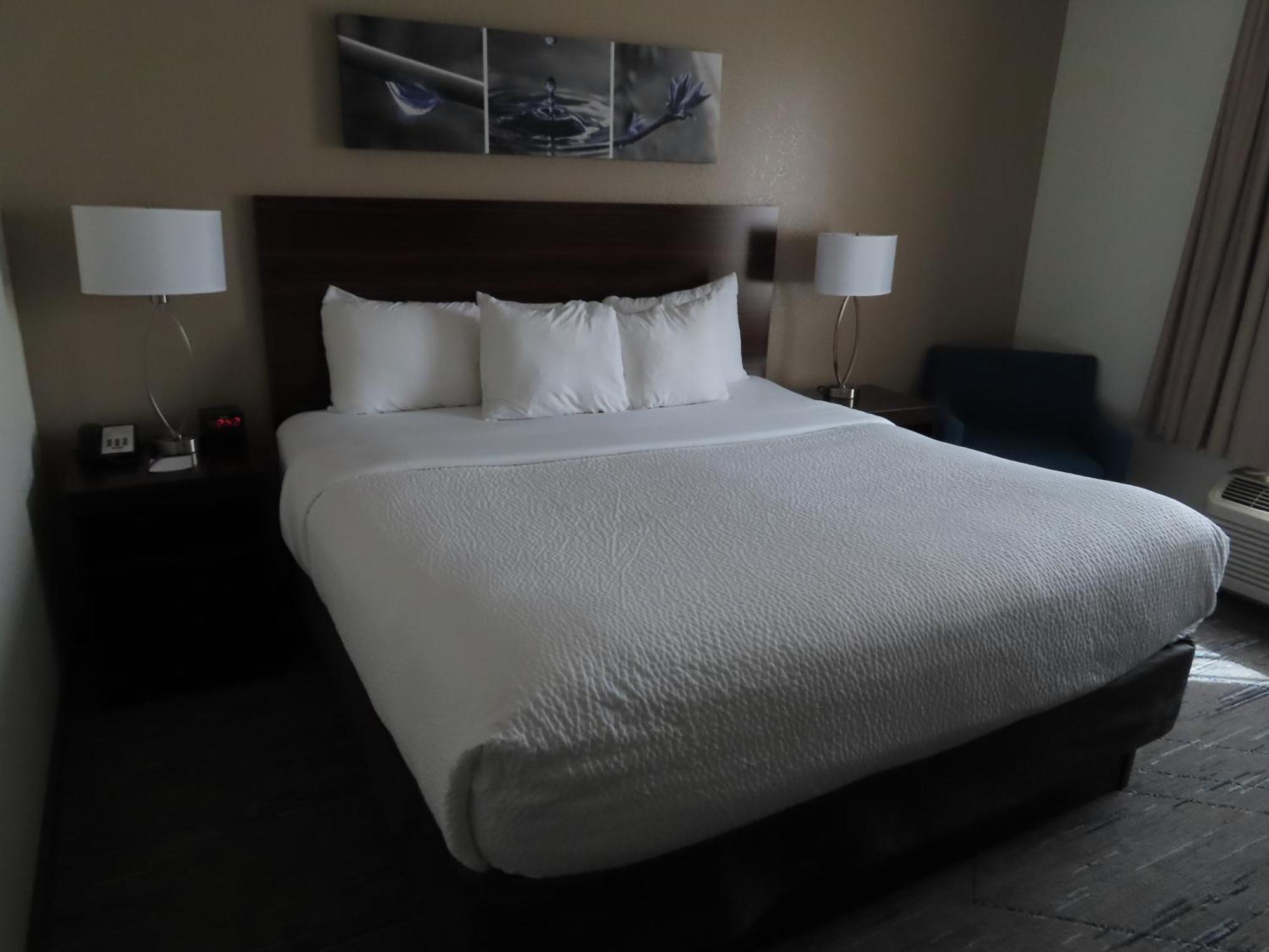Sleep & International Airport Hotel 2*