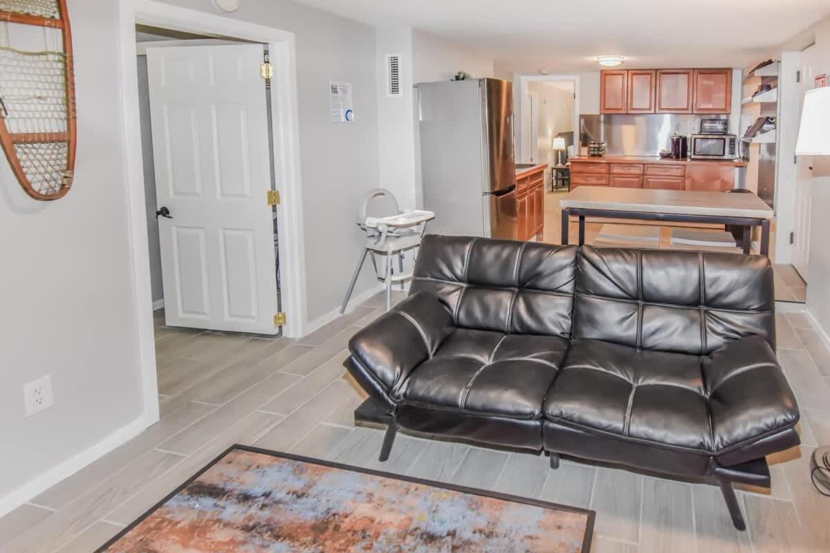 Cozy Two Bedroom Basement Unit Near Light Rail Holiday home Denver