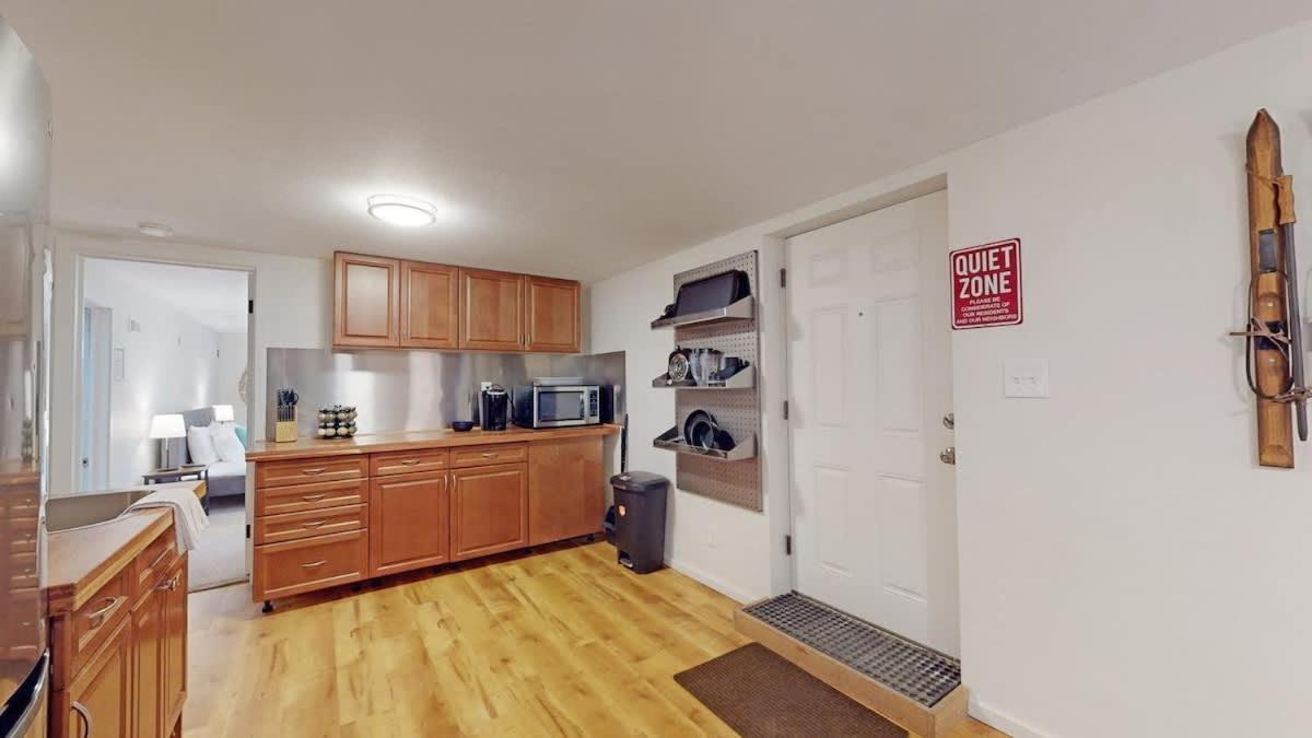 Holiday home Cozy Two Bedroom Basement Unit Near Light Rail