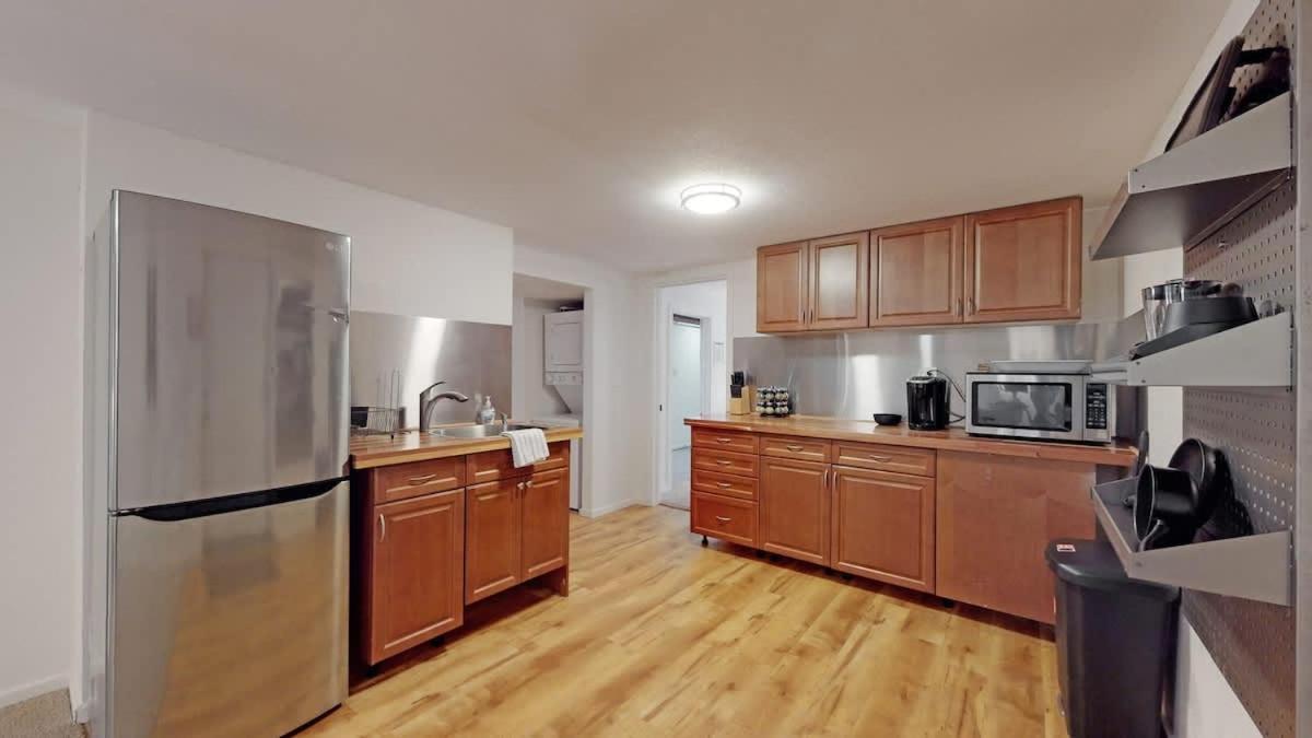 Cozy Two Bedroom Basement Unit Near Light Rail Denver