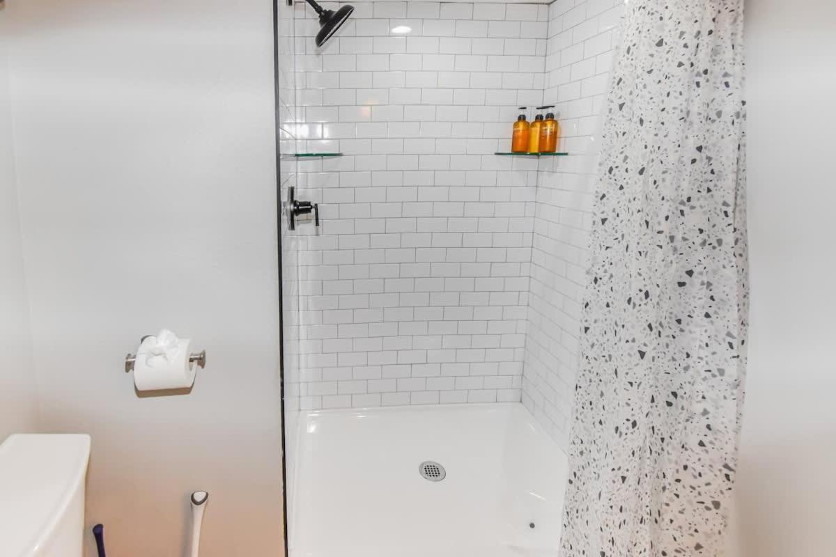 Cozy Two Bedroom Basement Unit Near Light Rail * Denver