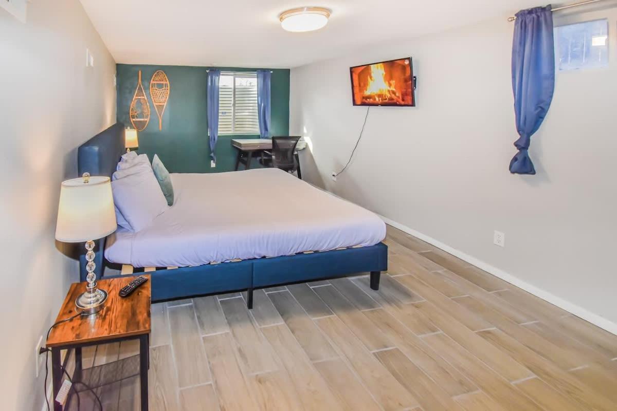 Cozy Two Bedroom Basement Unit Near Light Rail Holiday home Denver