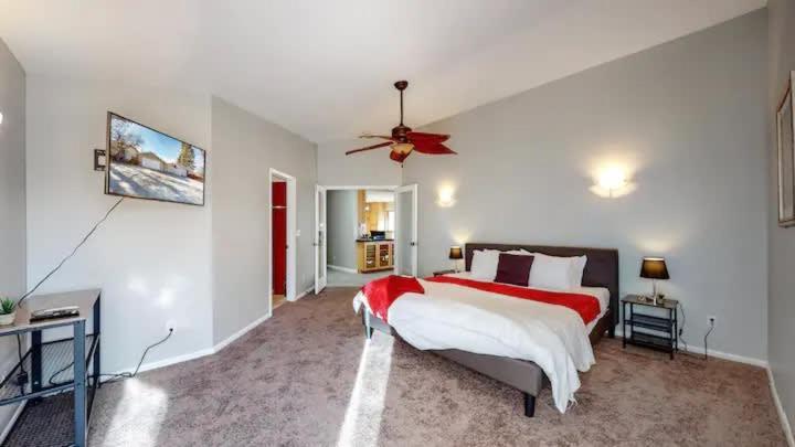 Sunny Family In With Huge Yard And Hot Tub Holiday home *