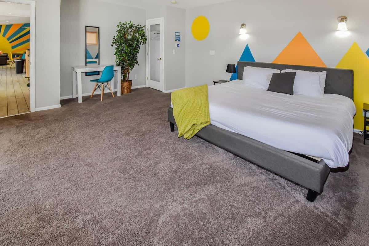 Sunny Family In With Huge Yard And Hot Tub Holiday home Denver