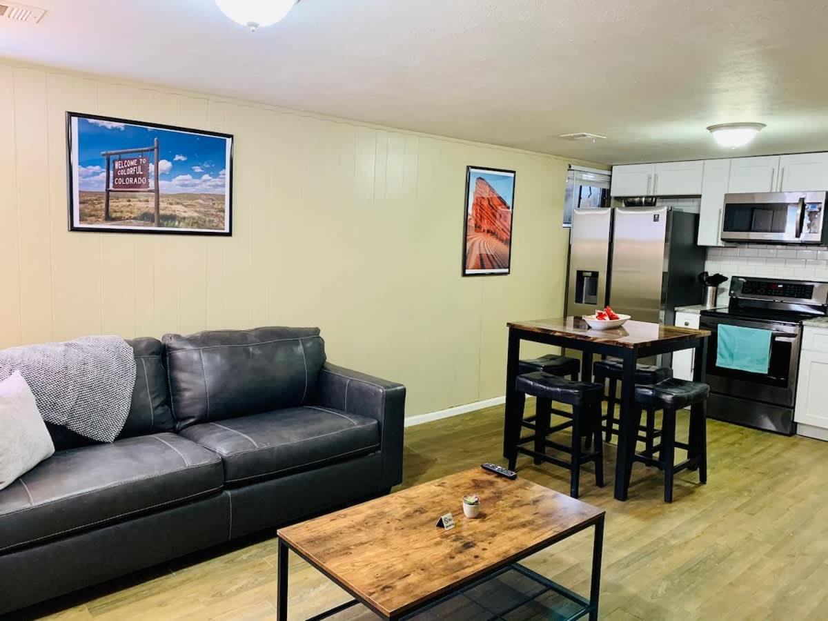 Unique Cozy Lower Unit With Two Bedrooms & Privacy Holiday home Denver