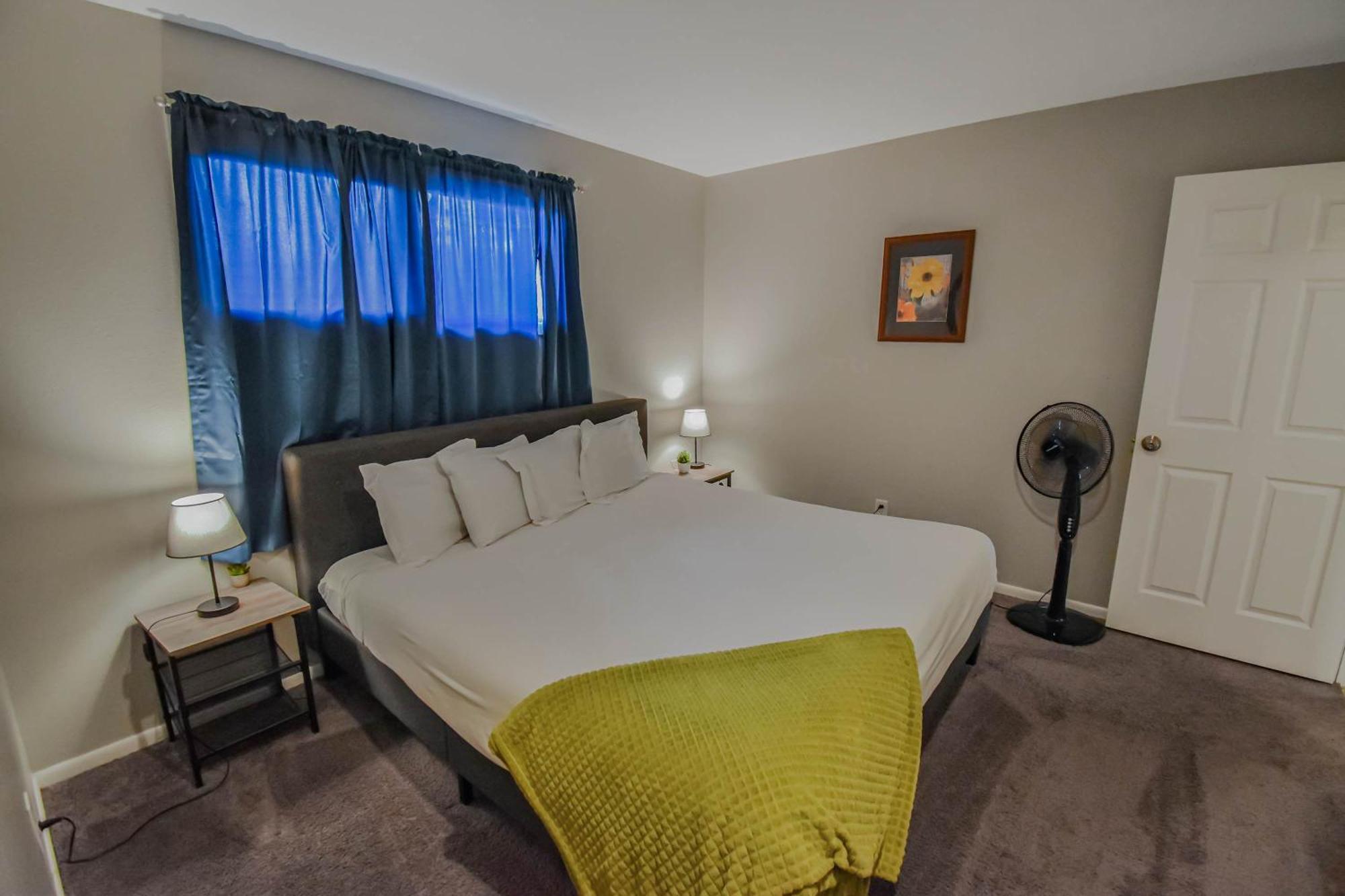 Sunny Family In With Huge Yard And Hot Tub Holiday home Denver