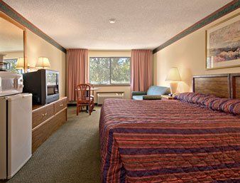Super 8 By Wyndham Stapleton Hotel Denver