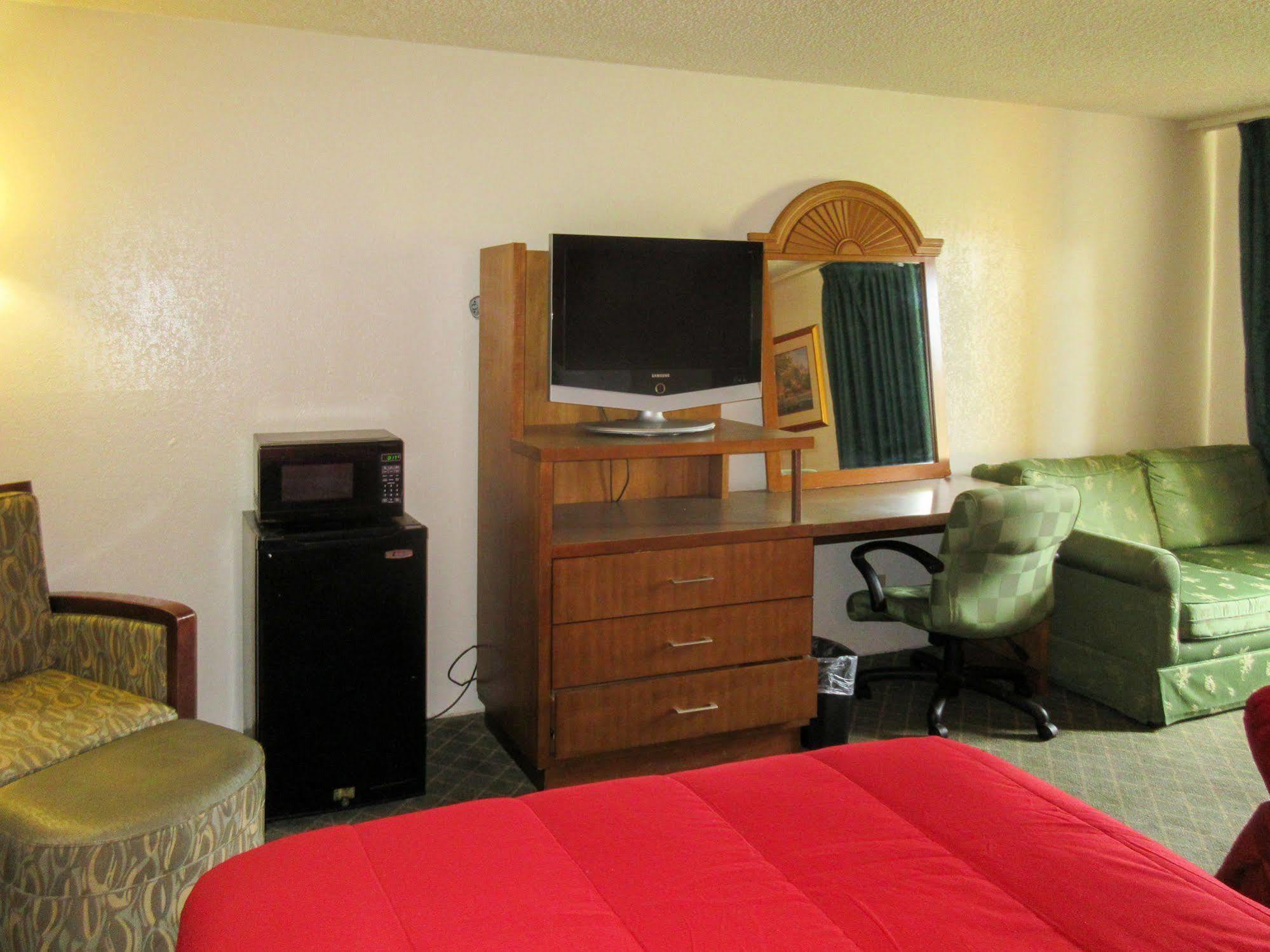 Rodeway & Hotel