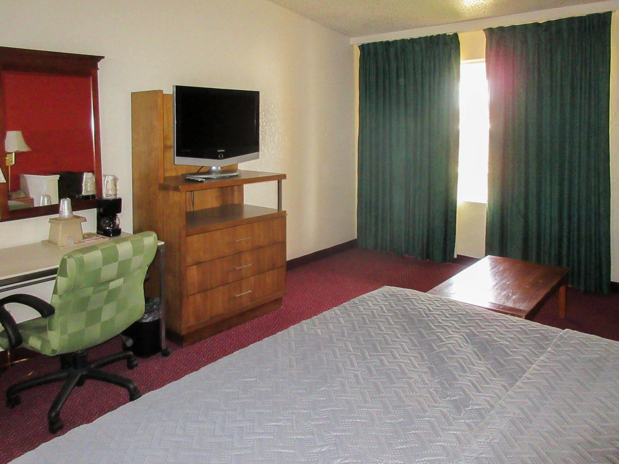 Rodeway & Hotel 2*