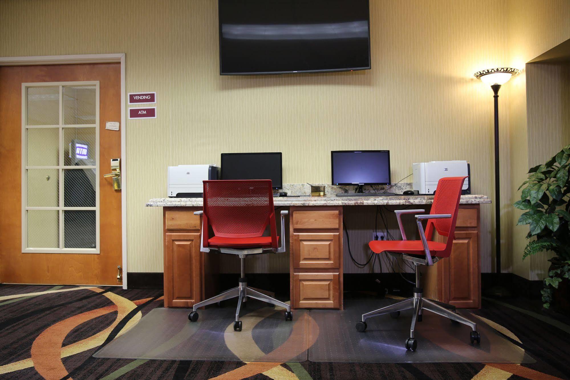 Americinn & International Airport Hotel 2*
