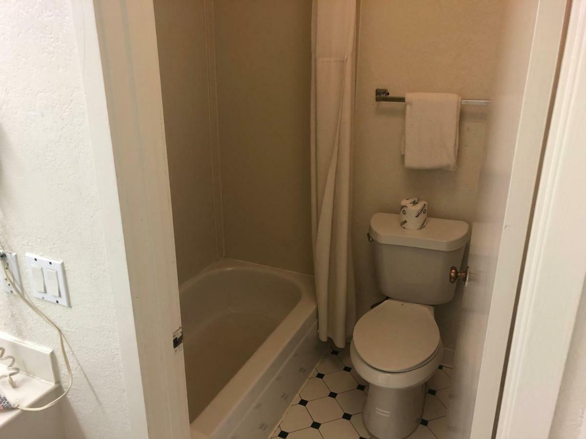 Americas Value 2* Denver