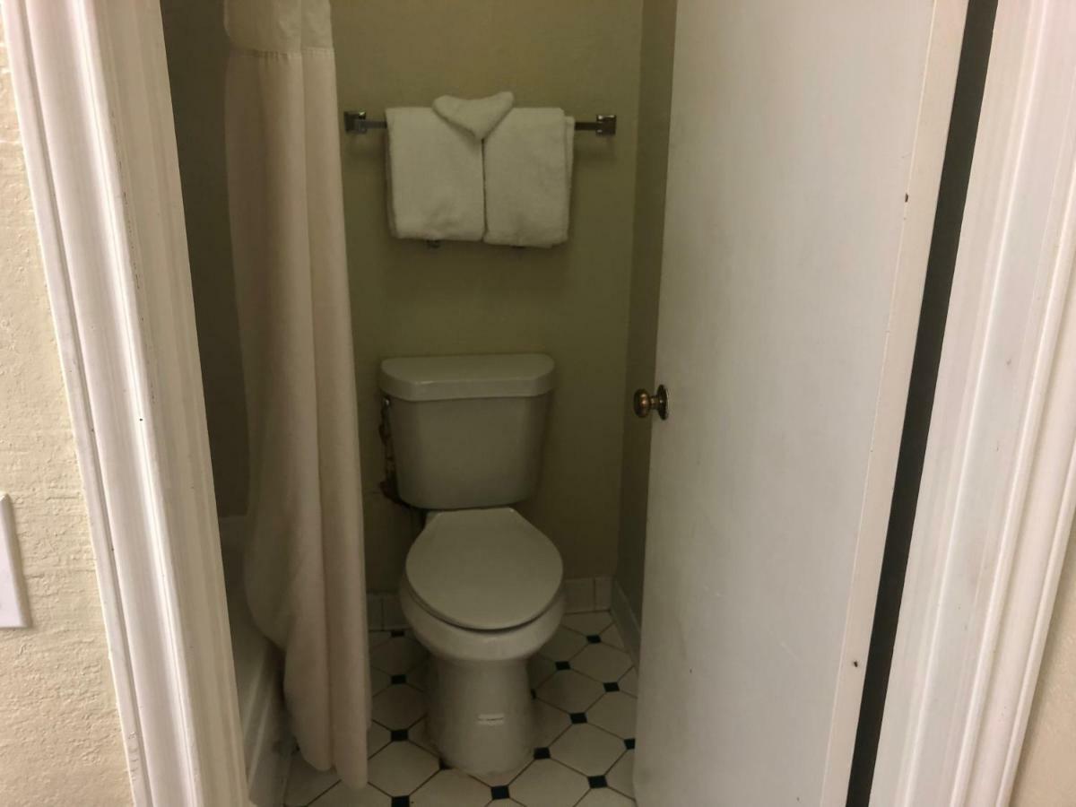 Americas Value Hotel 2*