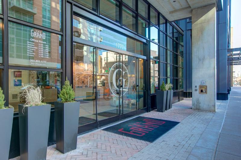 Aparthotel Mint House - Downtown Union Station 4*