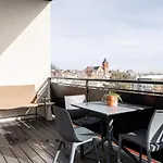 Skyline Loft - Sweeping Views - Central Lohi